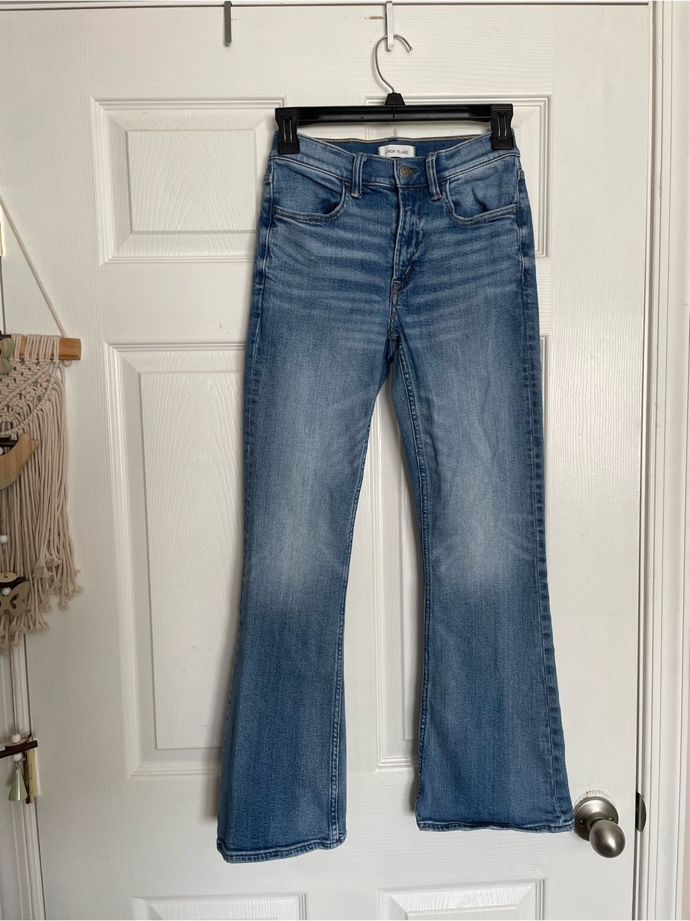 AE77 American Eagle Women’s 00 Crop Flare Medium Blue Jeans